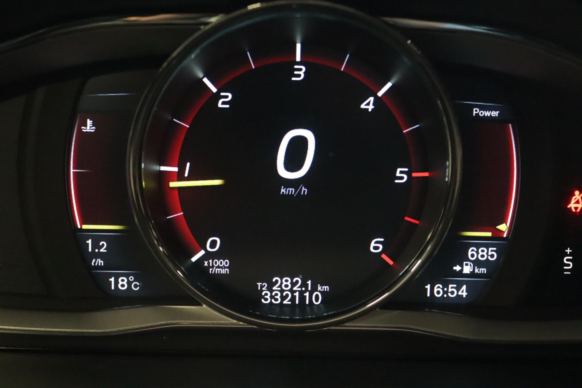 VOLVO V60 2015