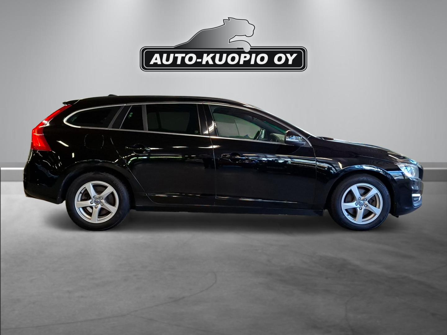 VOLVO V60 2015