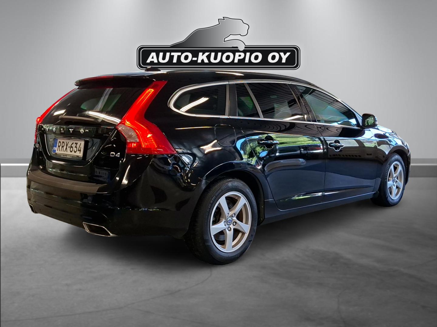 VOLVO V60 2015