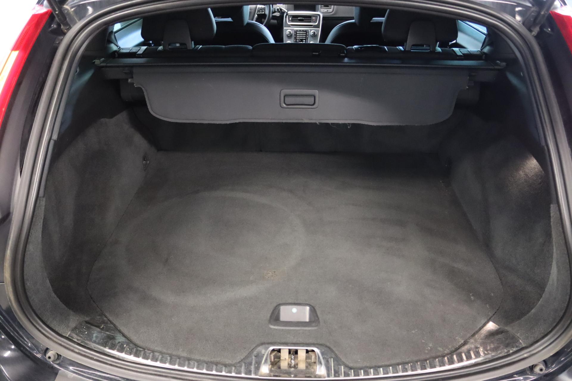 VOLVO V60 2015