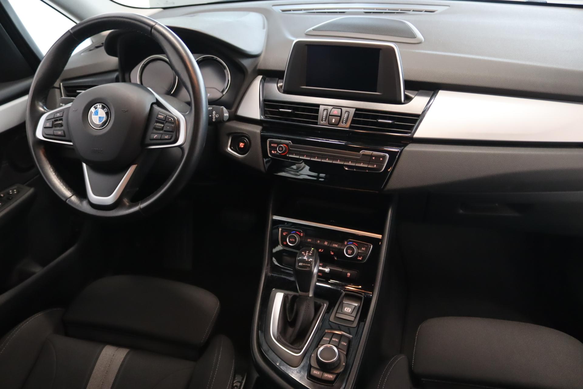 BMW 225 2019
