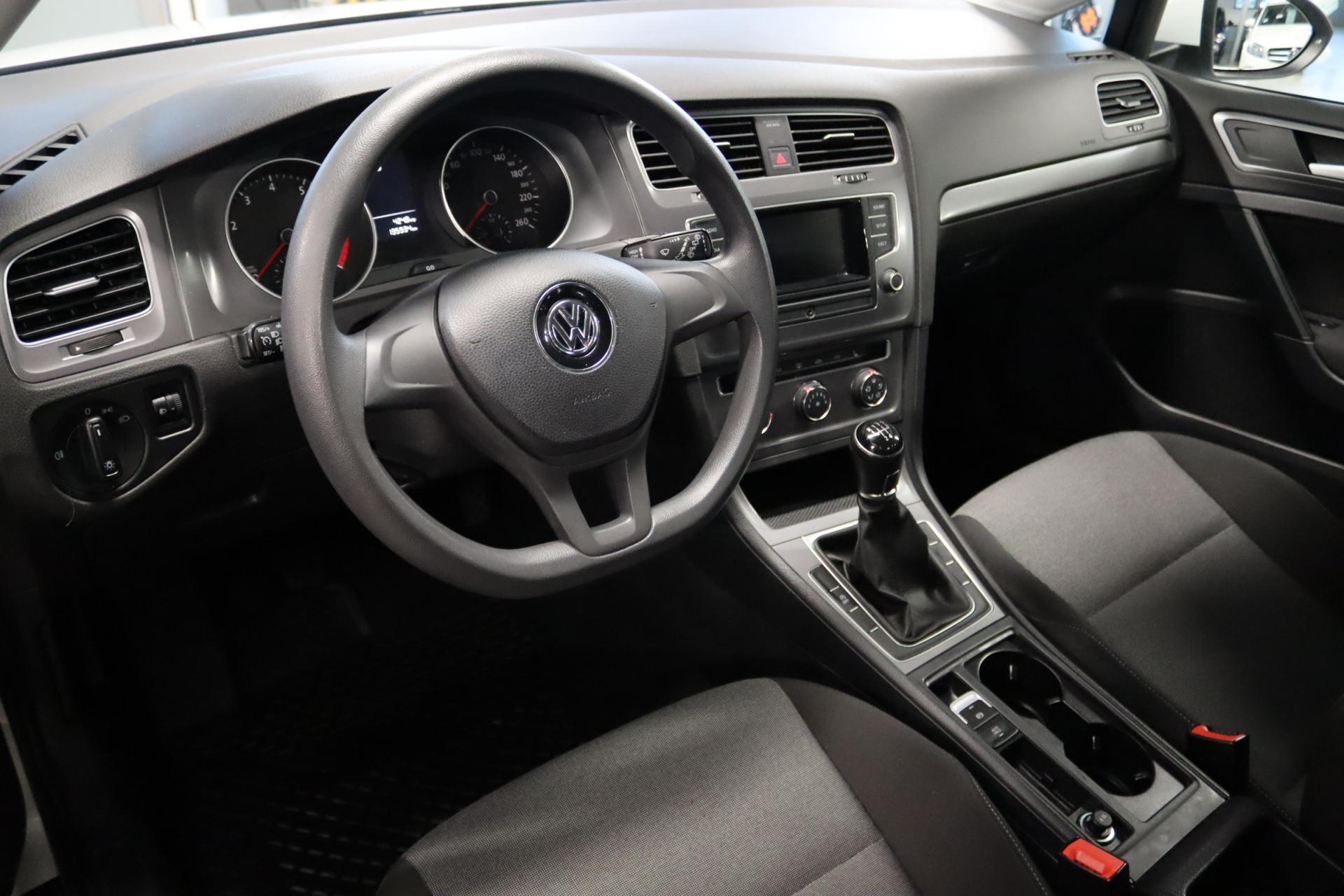 VOLKSWAGEN Golf 2016