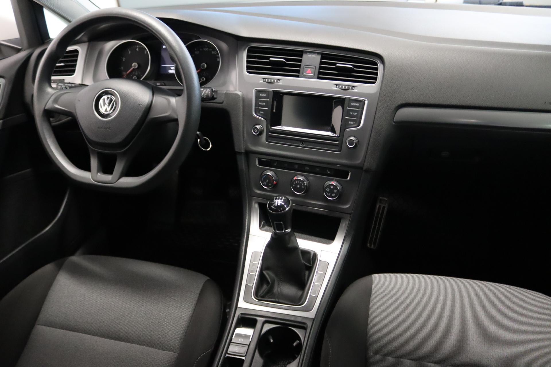 VOLKSWAGEN Golf 2016