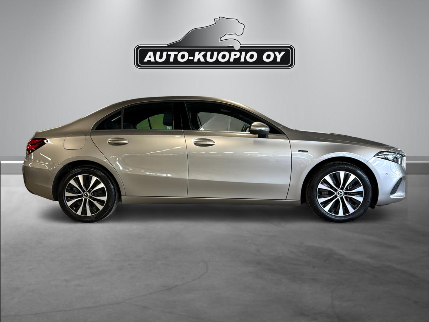 MERCEDES-BENZ A 2020