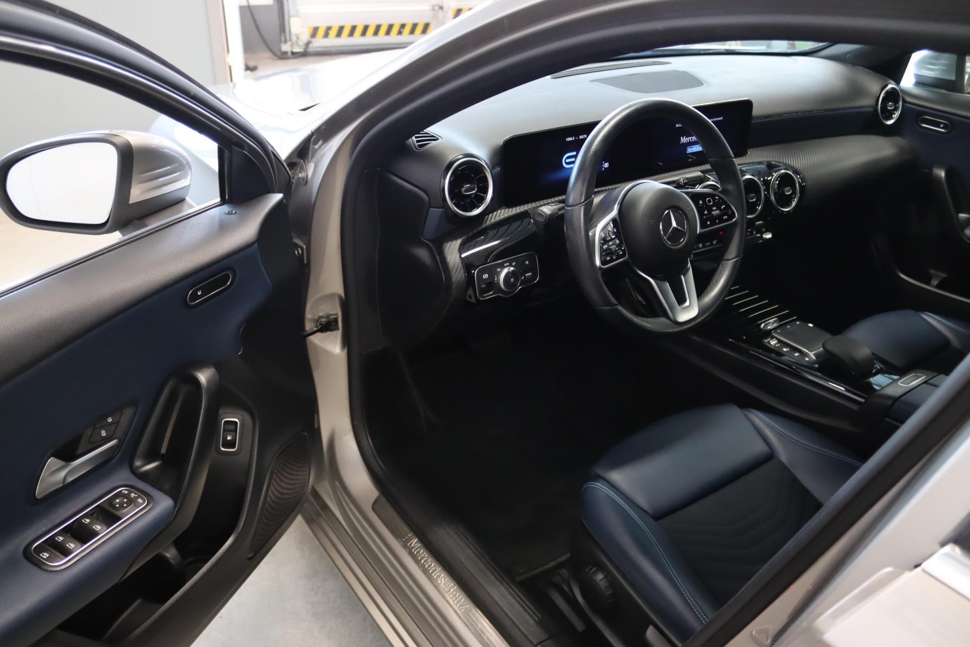 MERCEDES-BENZ A 2020