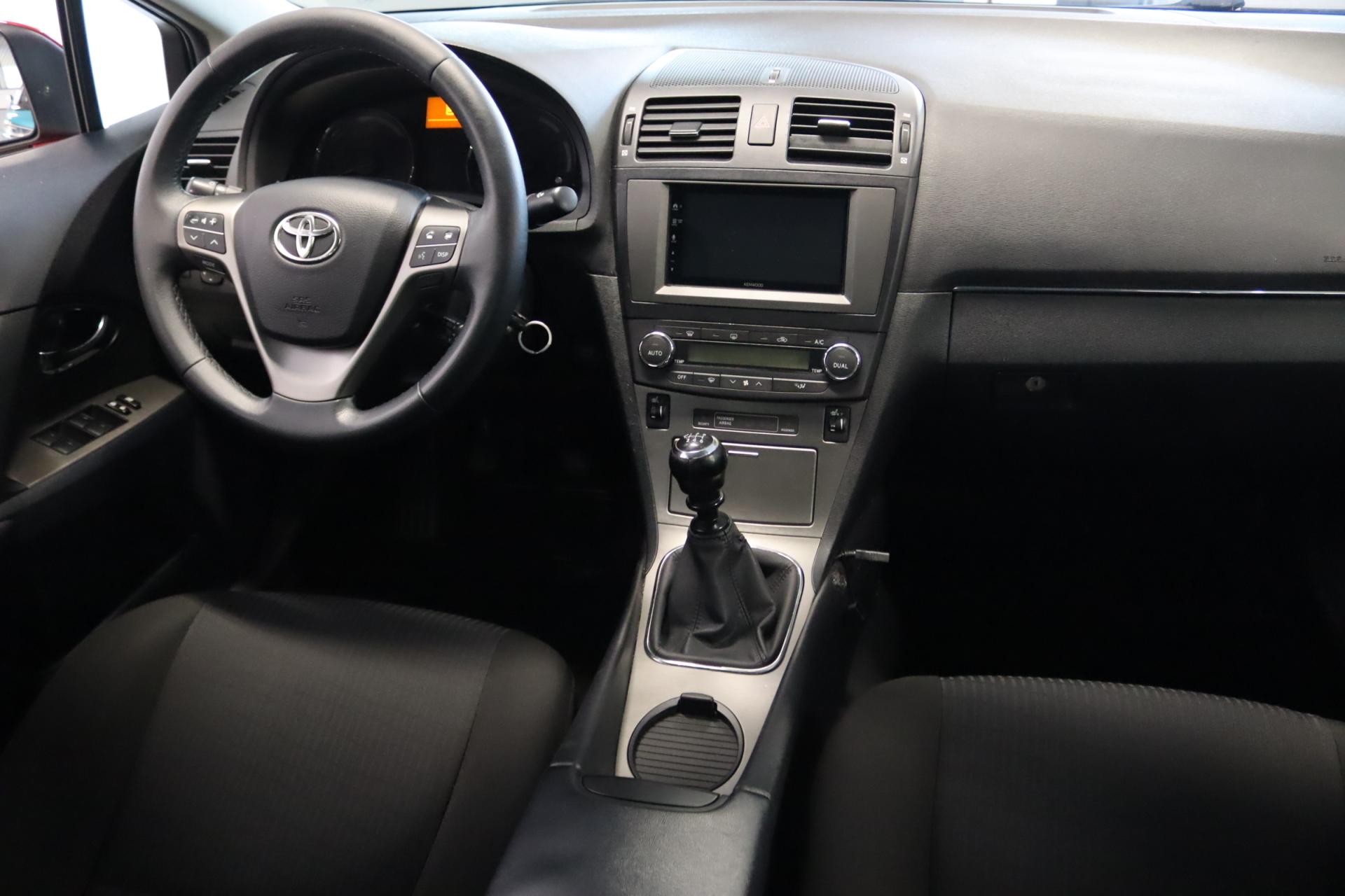 TOYOTA Avensis 2010