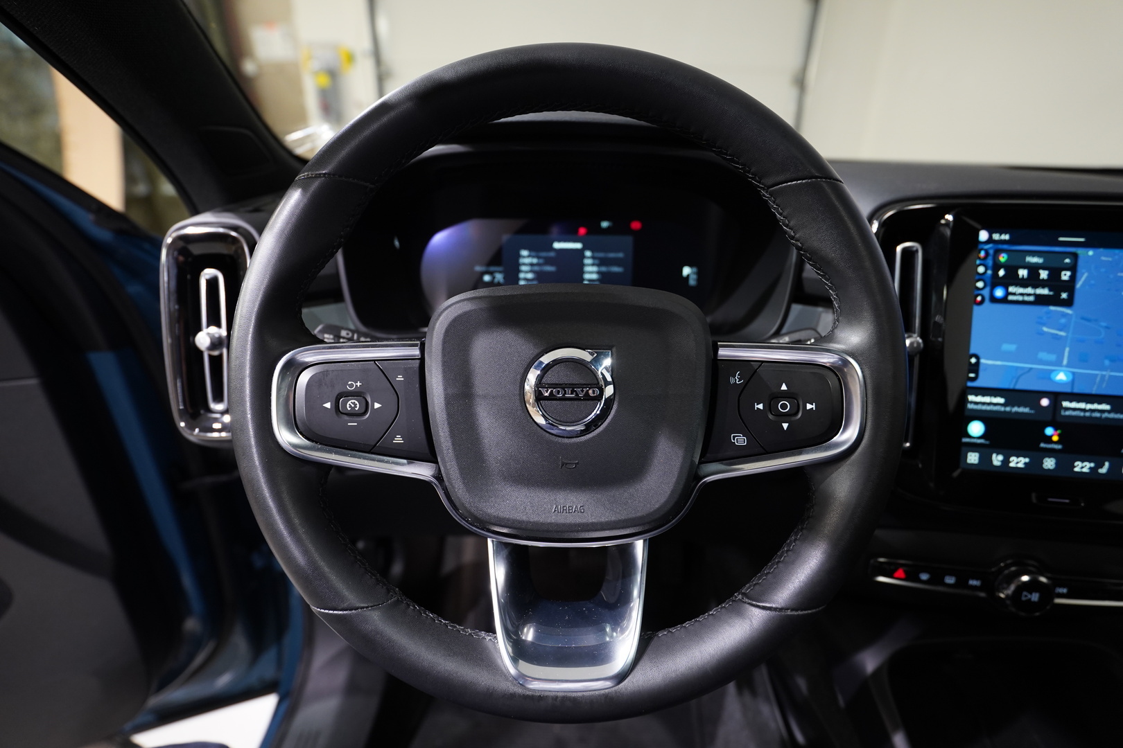 VOLVO C40 10