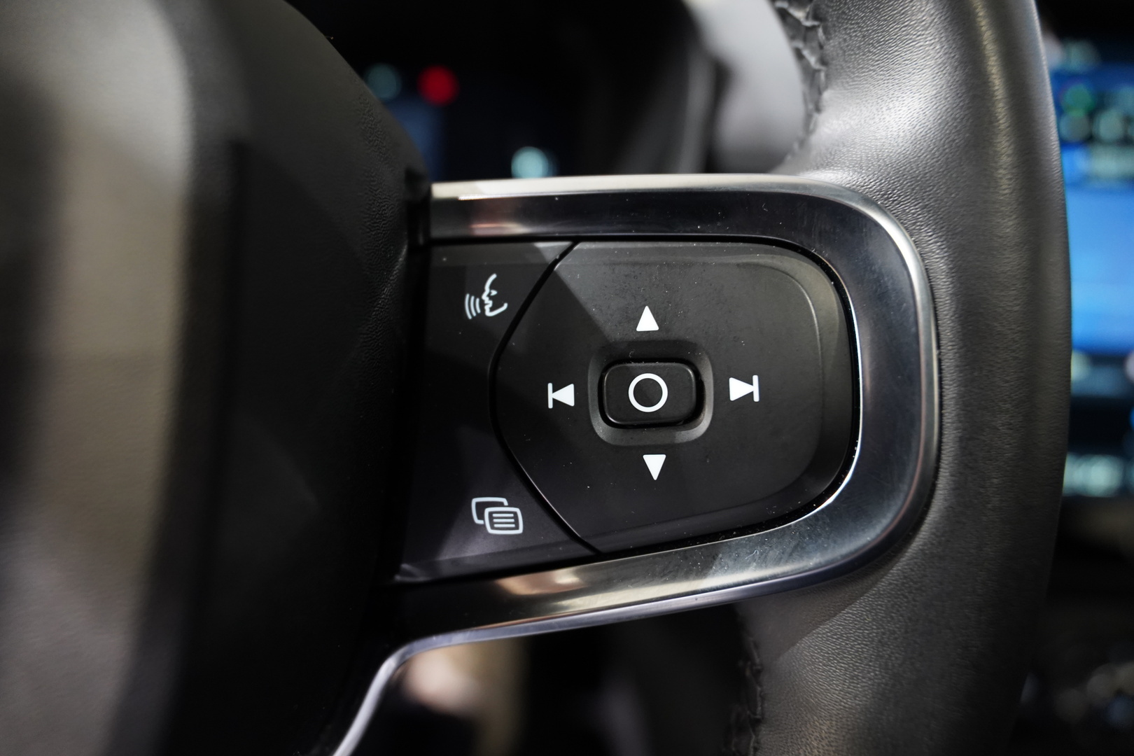VOLVO C40 12