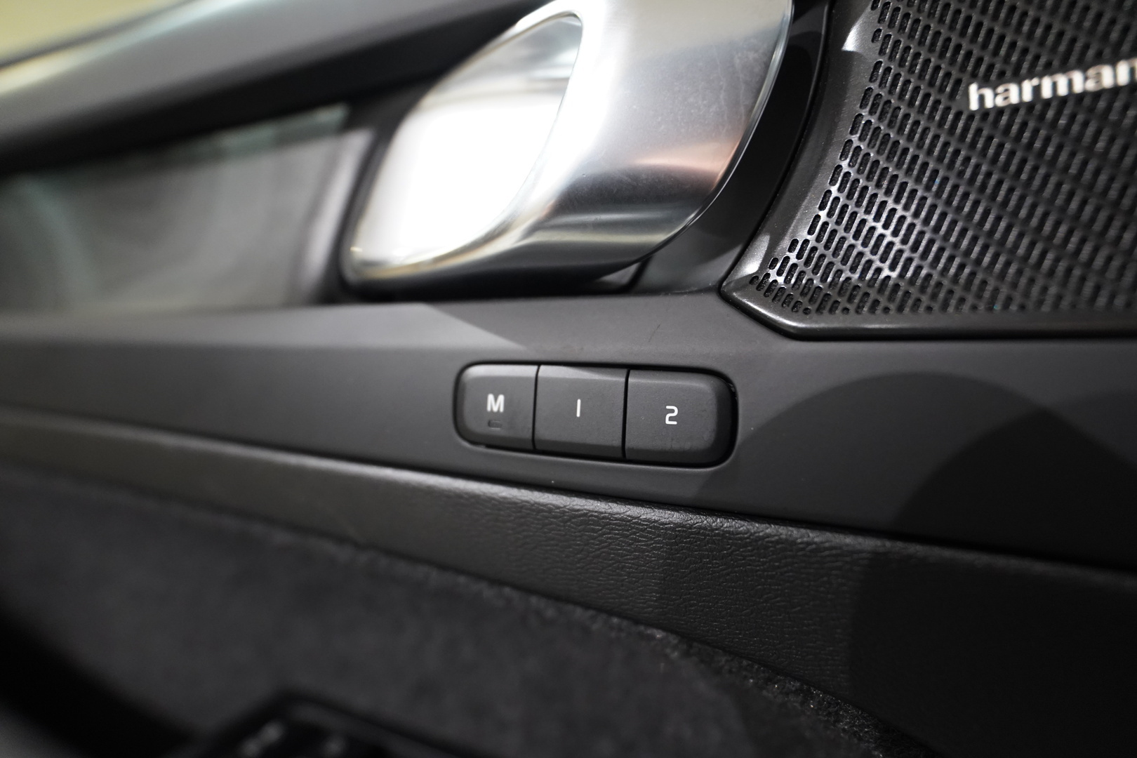 VOLVO C40 14