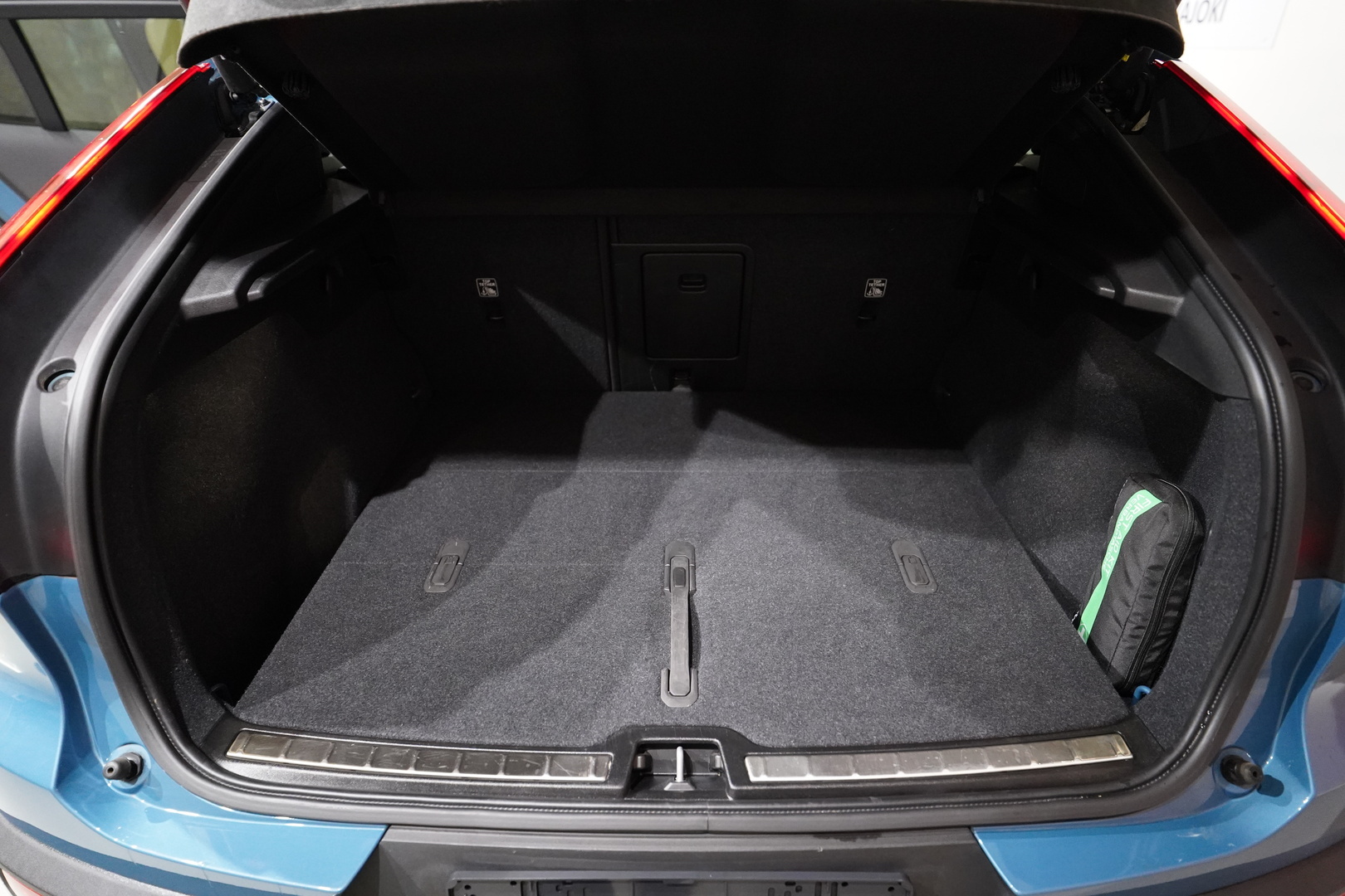 VOLVO C40 19