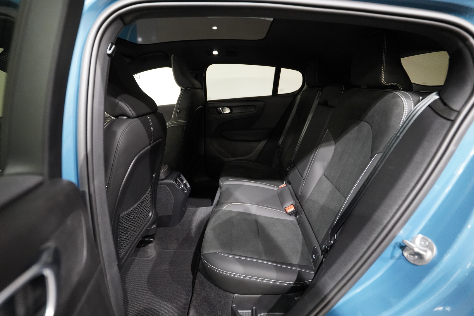 VOLVO C40 8