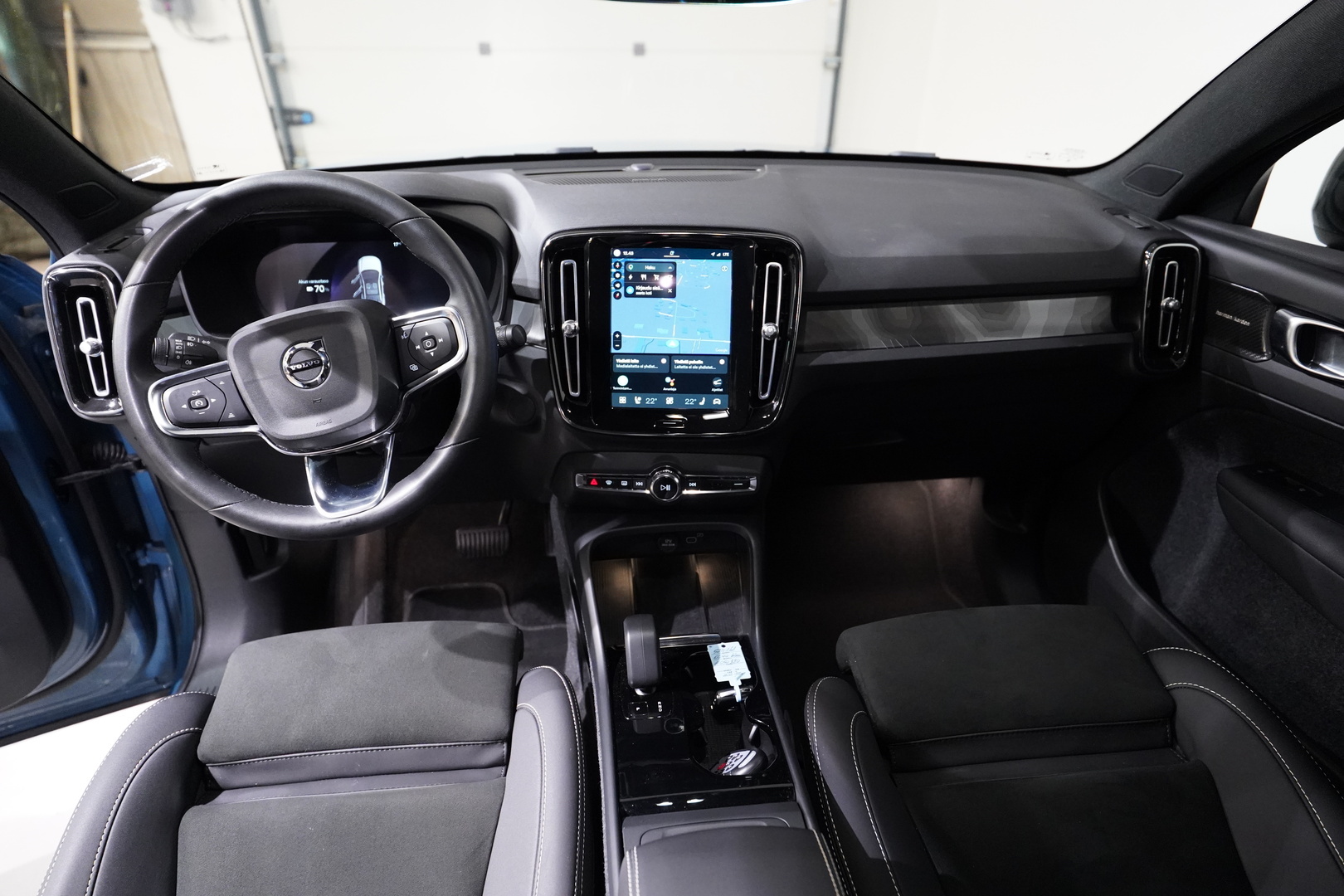 VOLVO C40 9