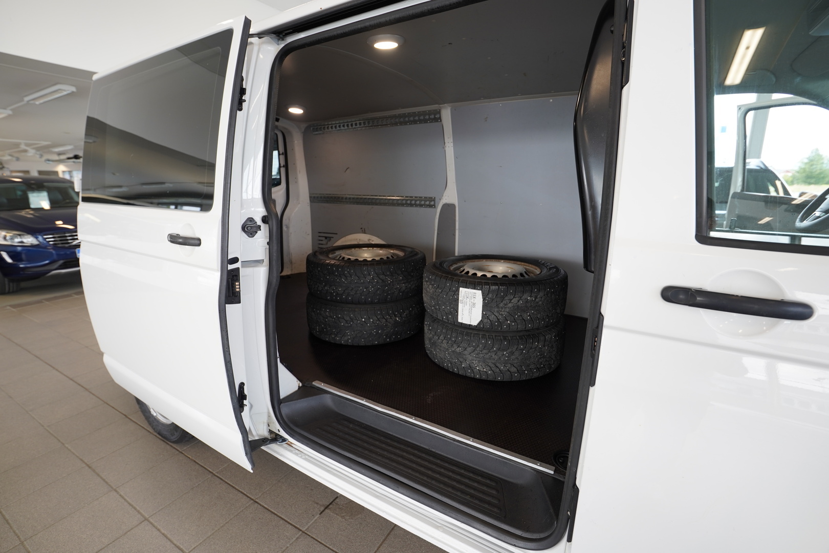 VOLKSWAGEN Transporter 11