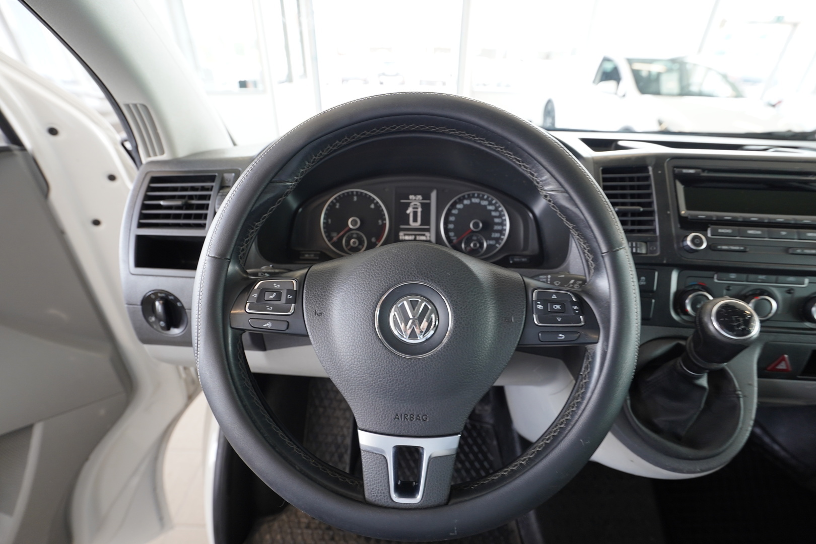 VOLKSWAGEN Transporter 6