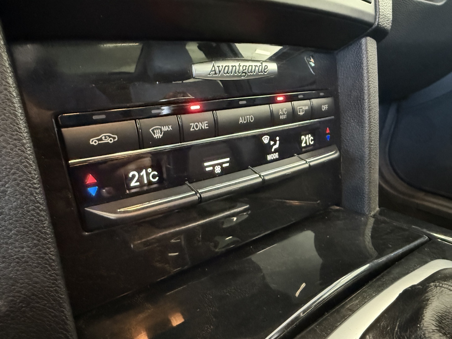 MERCEDES-BENZ E 12