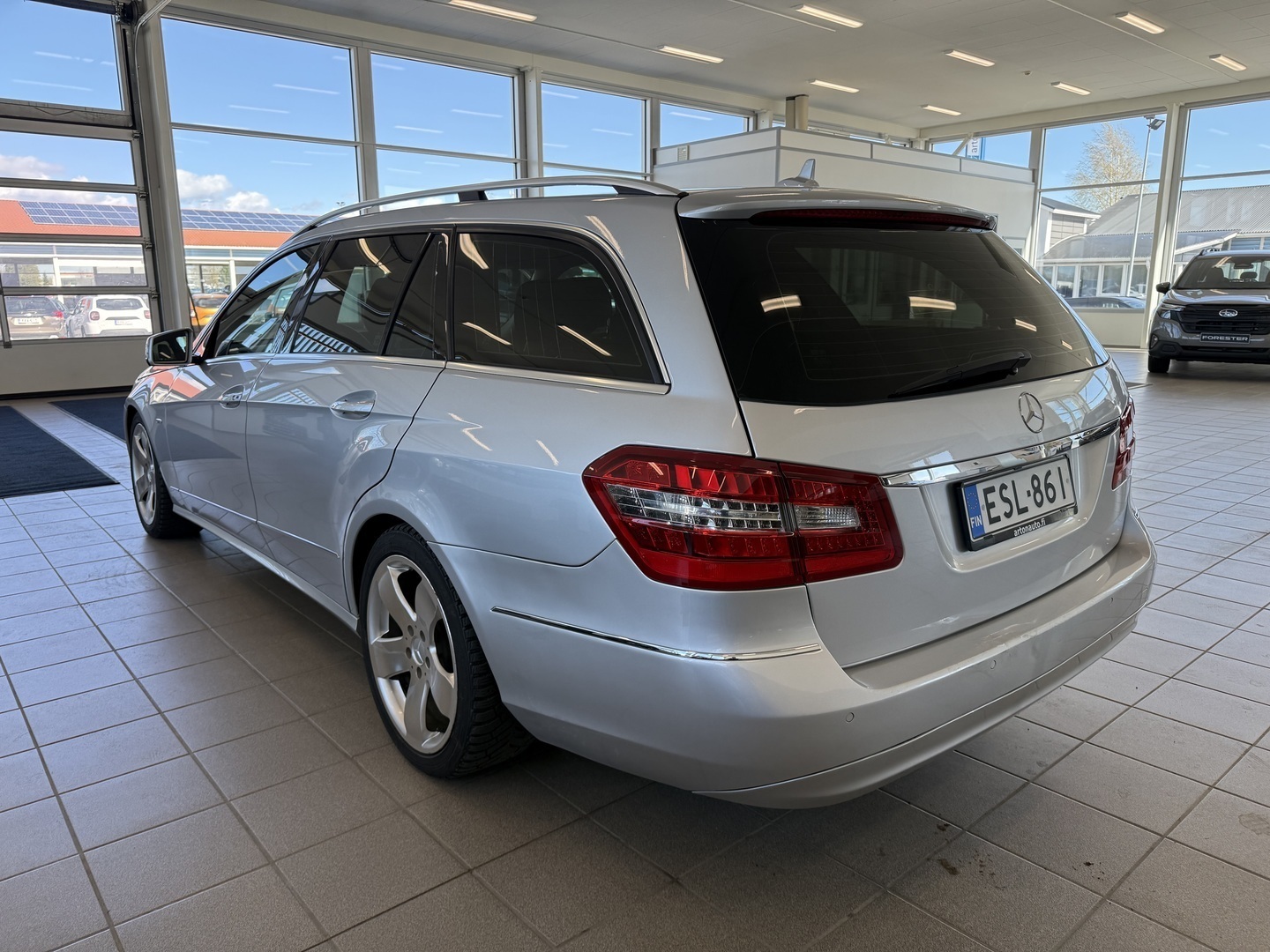 MERCEDES-BENZ E 2