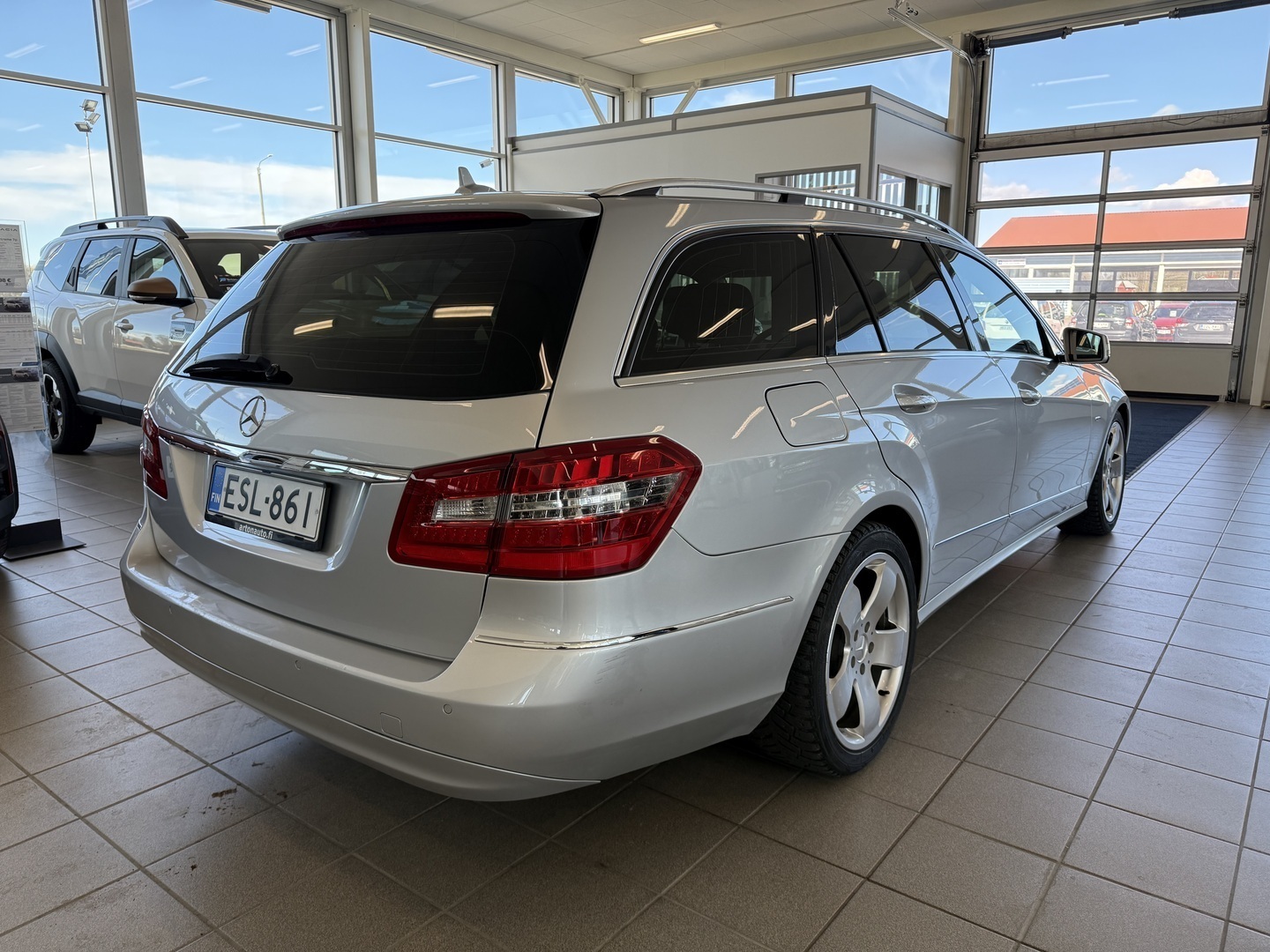MERCEDES-BENZ E 4