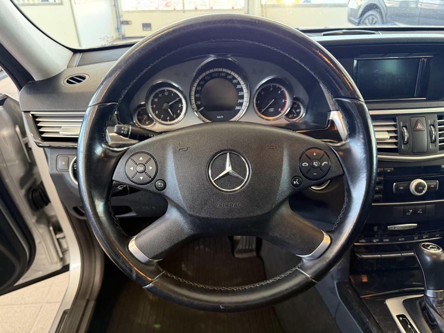 MERCEDES-BENZ E 8