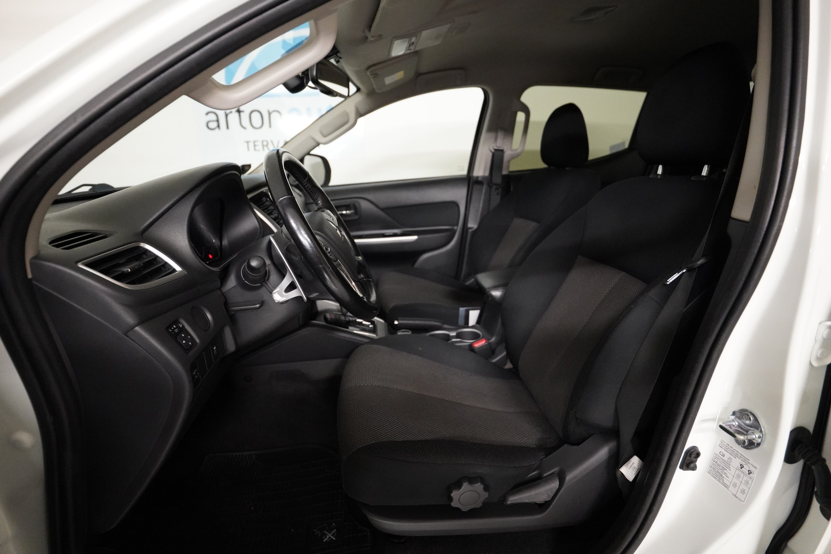MITSUBISHI L200 7