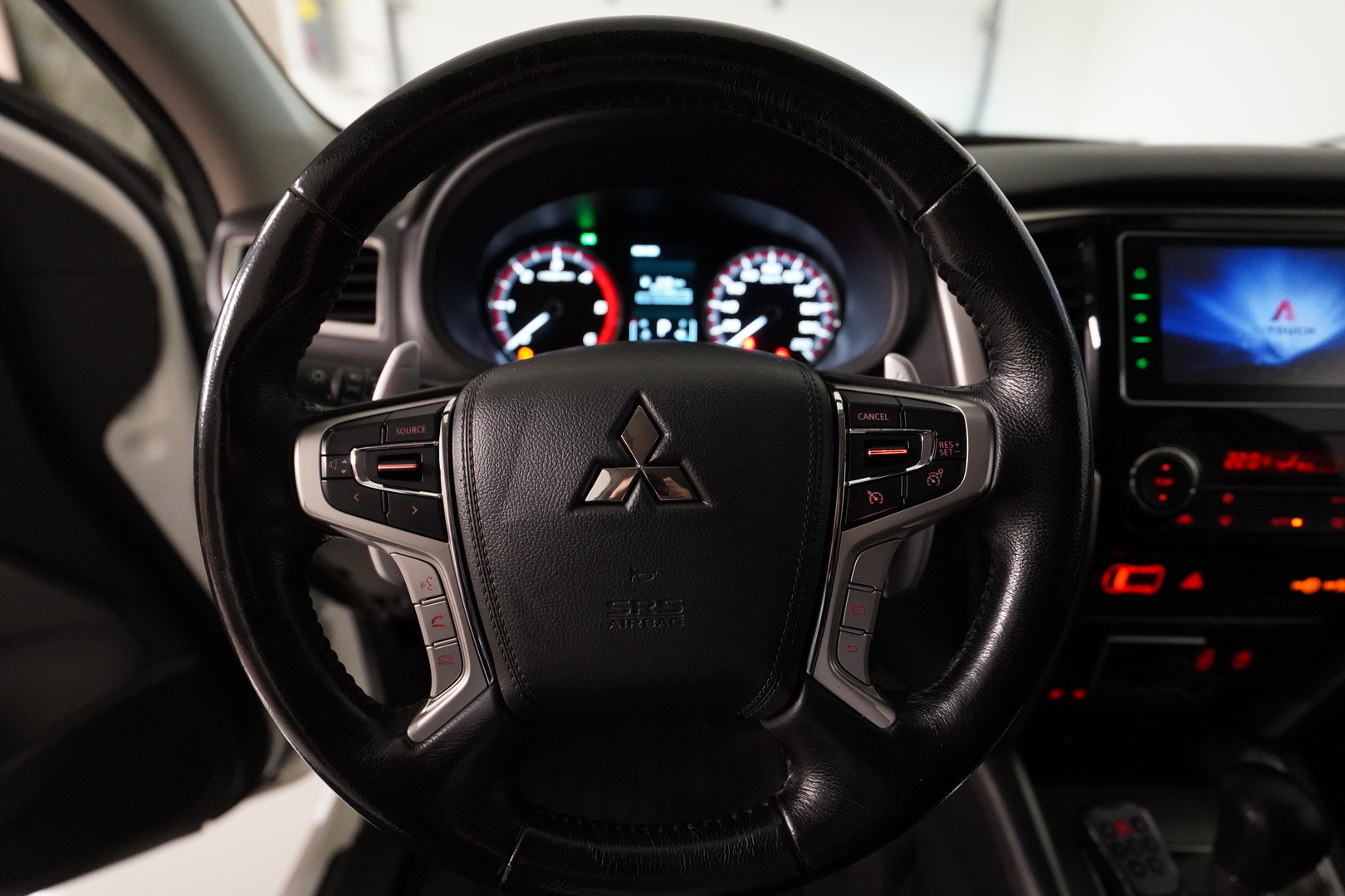 MITSUBISHI L200 8