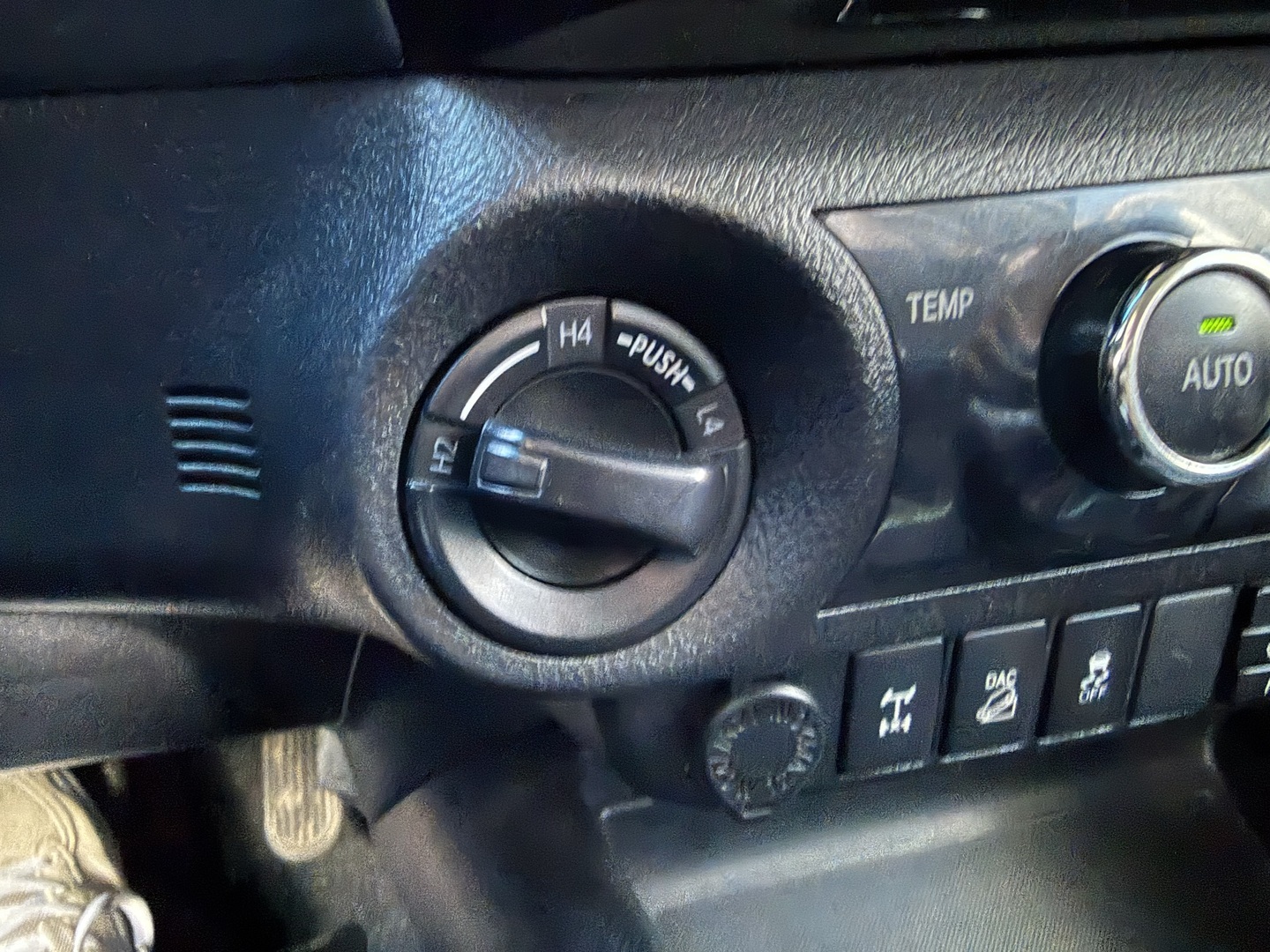 TOYOTA Hilux 9