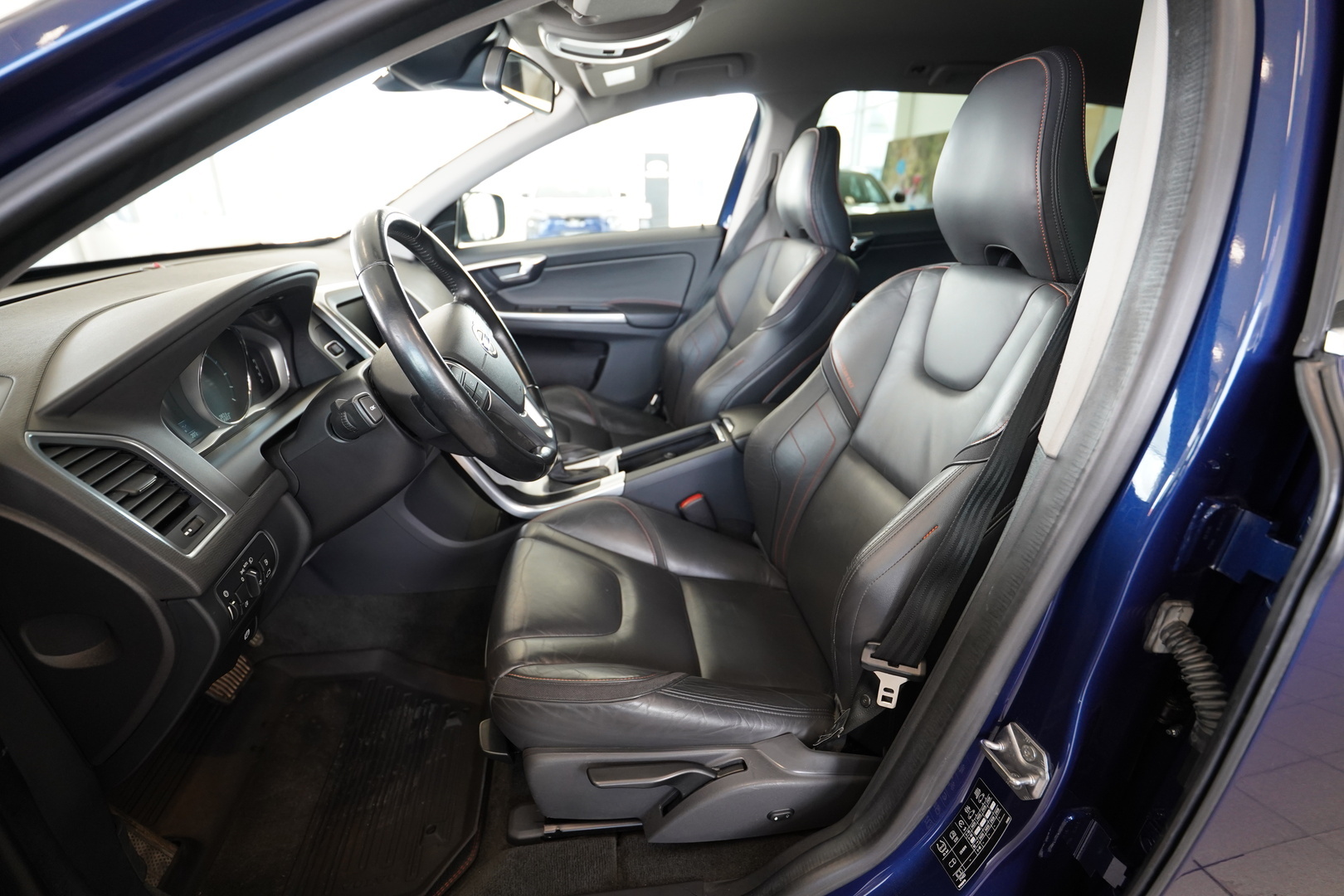 VOLVO XC60 5
