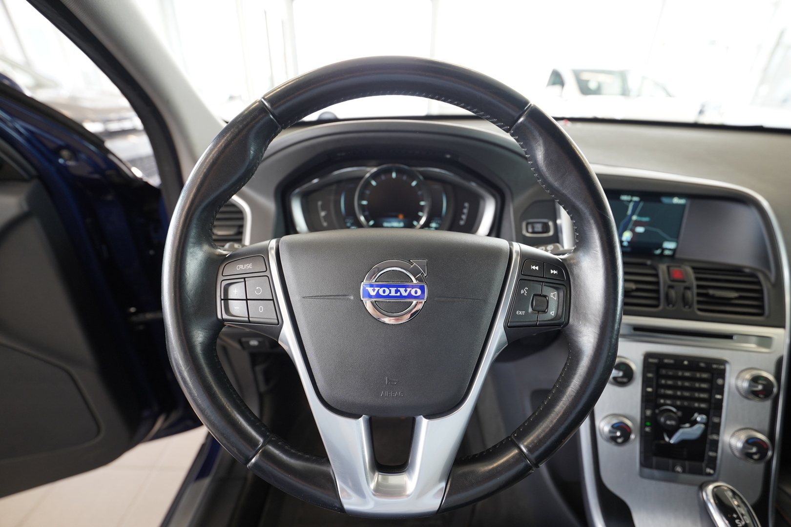 VOLVO XC60 8