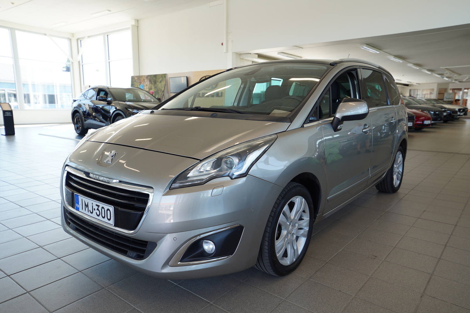 PEUGEOT 5008 1