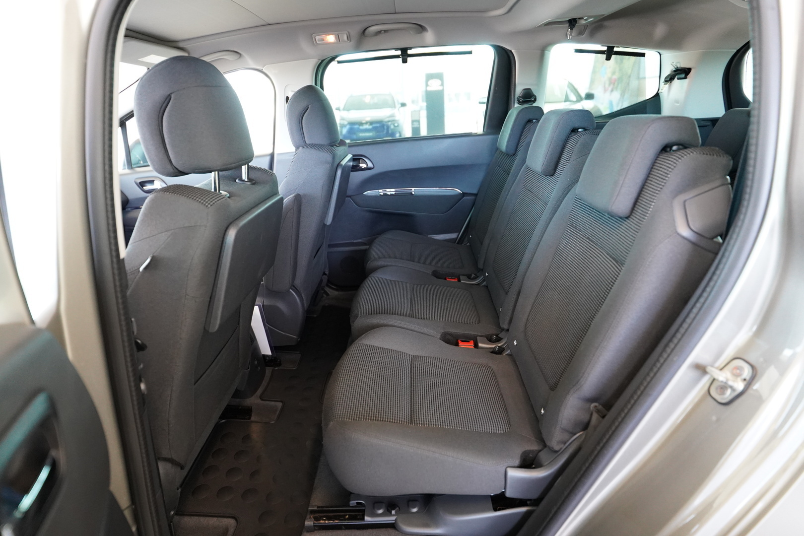 PEUGEOT 5008 6