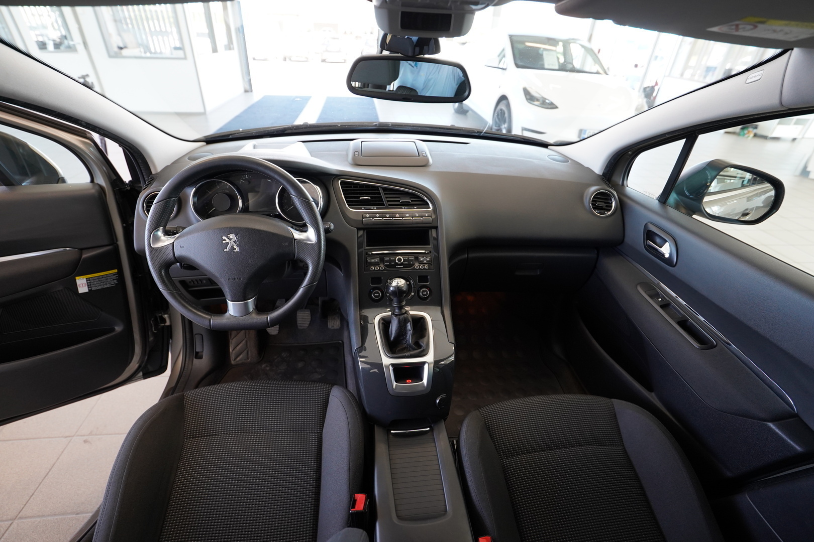 PEUGEOT 5008 8