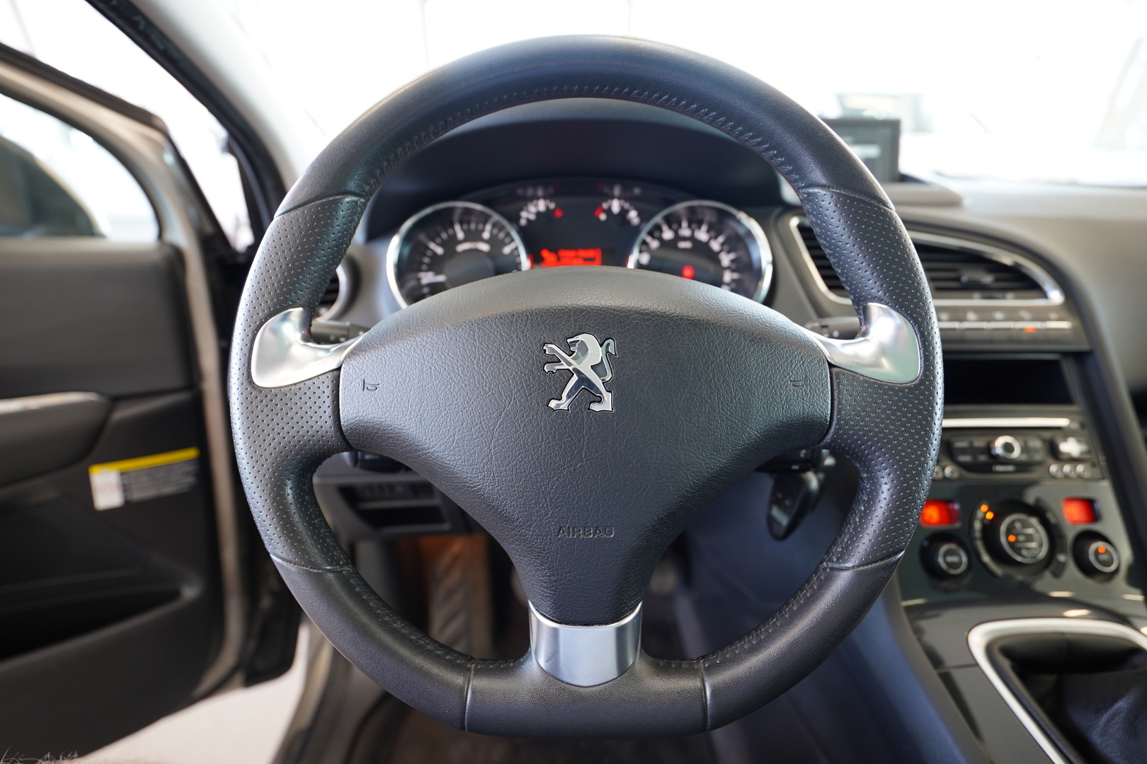 PEUGEOT 5008 9