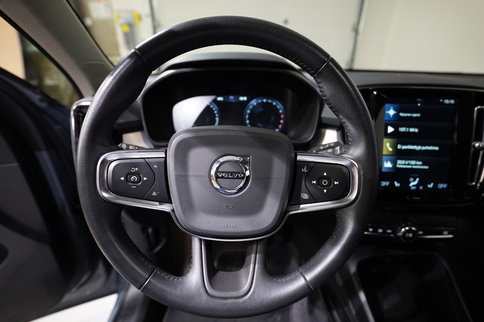 VOLVO XC40 10