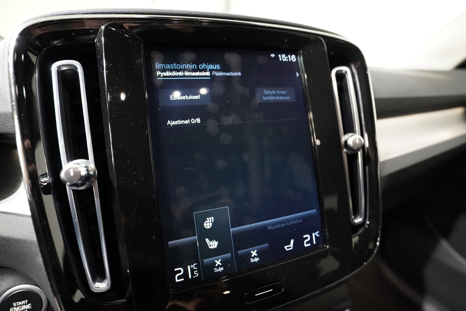 VOLVO XC40 13