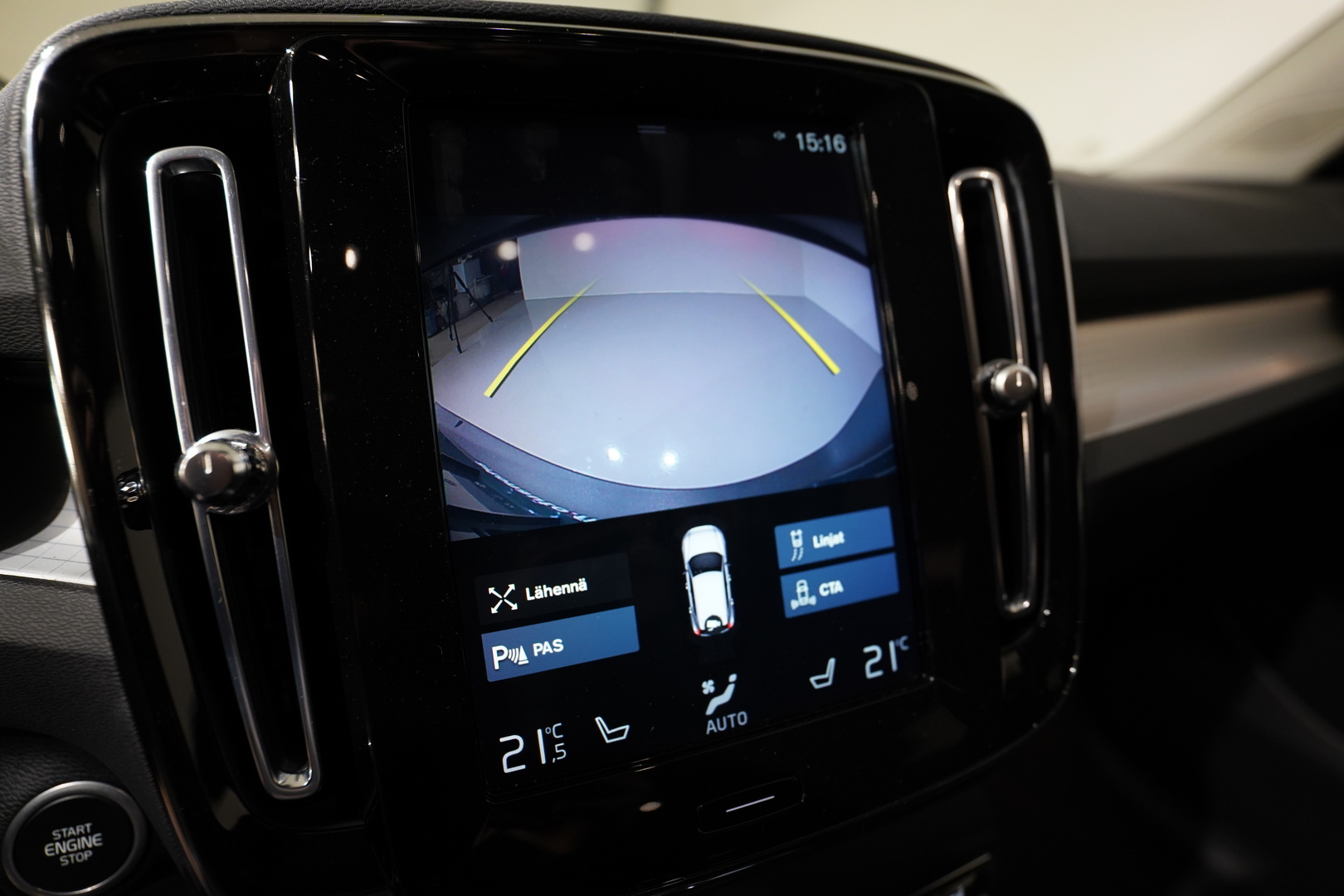 VOLVO XC40 14