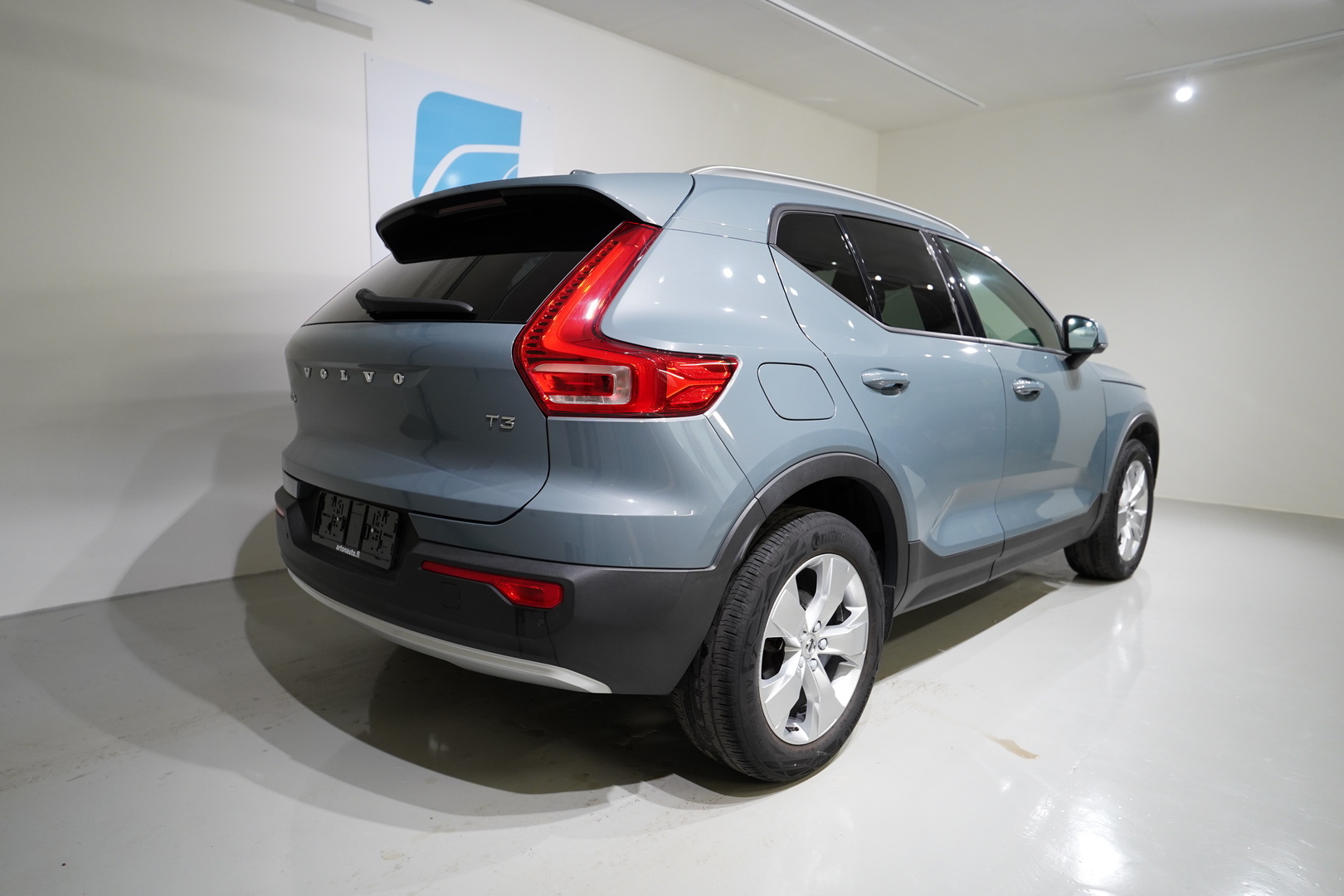 VOLVO XC40 4