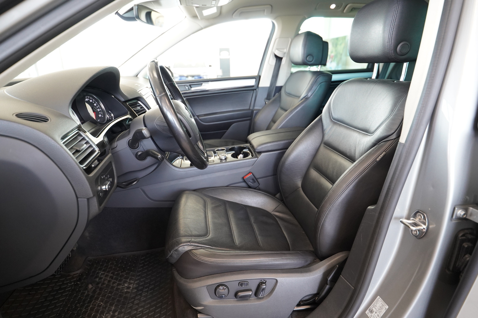 VOLKSWAGEN Touareg 5