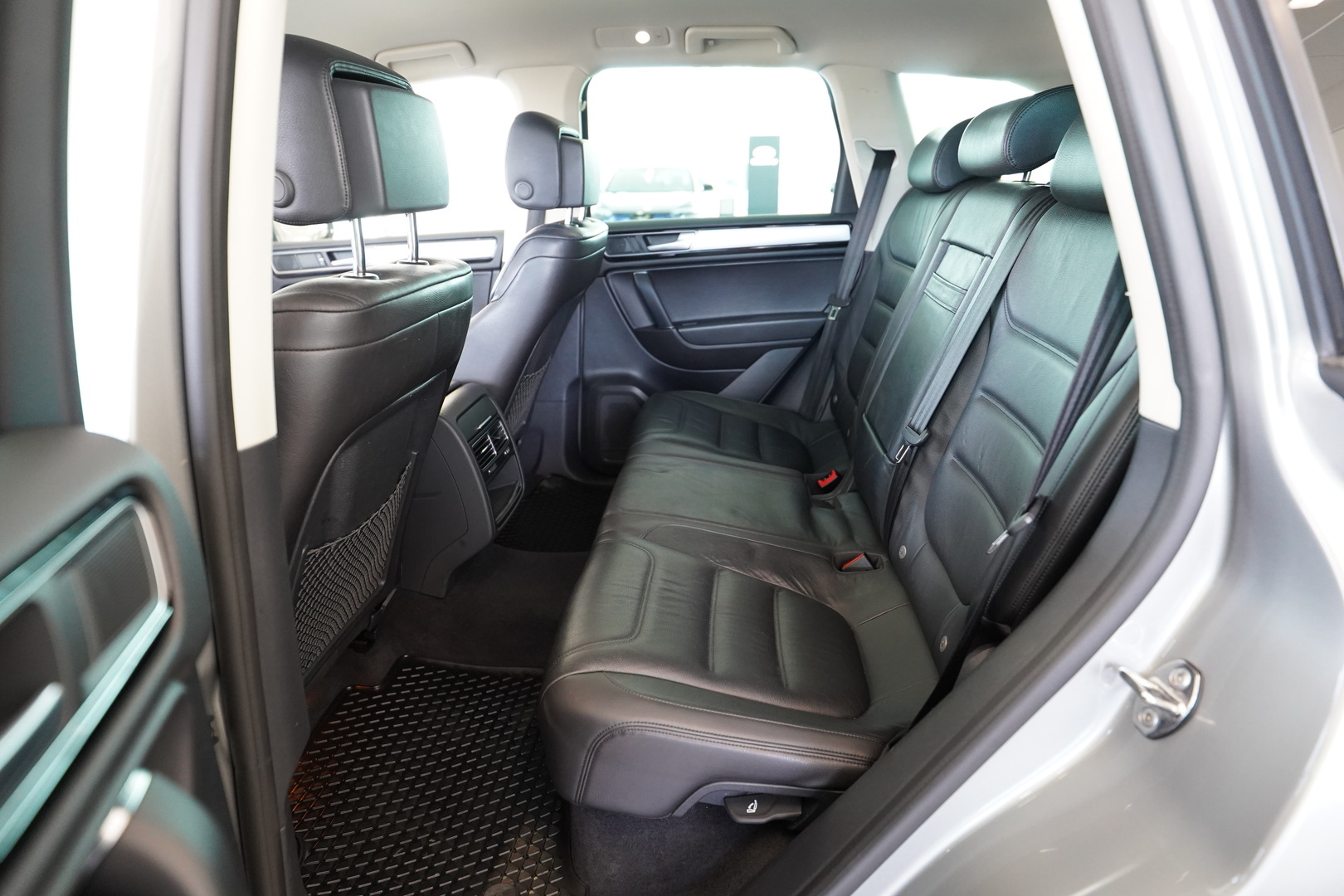 VOLKSWAGEN Touareg 6