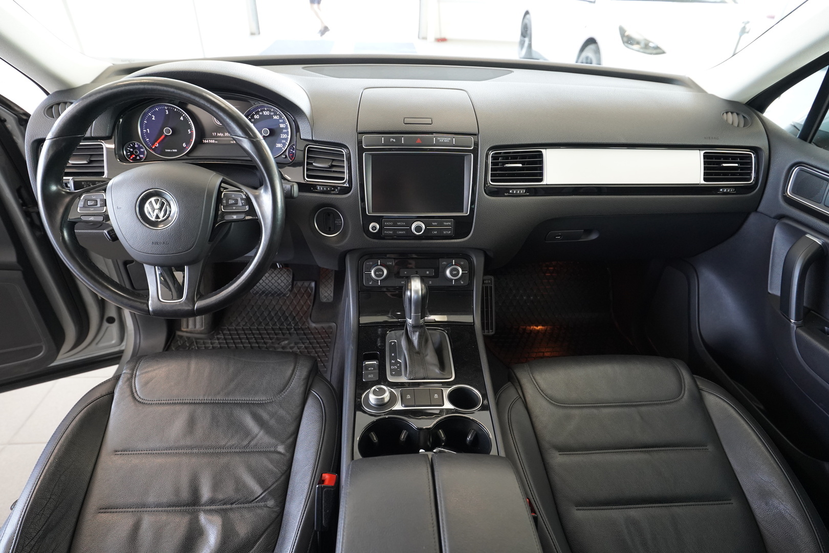 VOLKSWAGEN Touareg 7