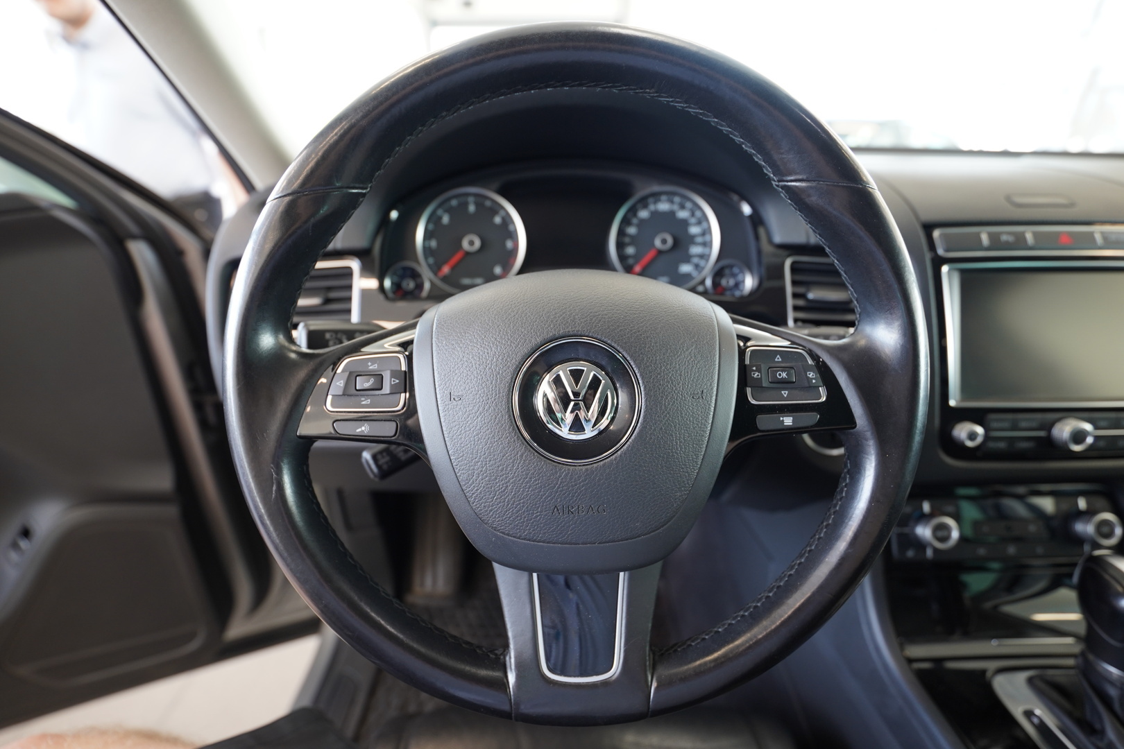 VOLKSWAGEN Touareg 8