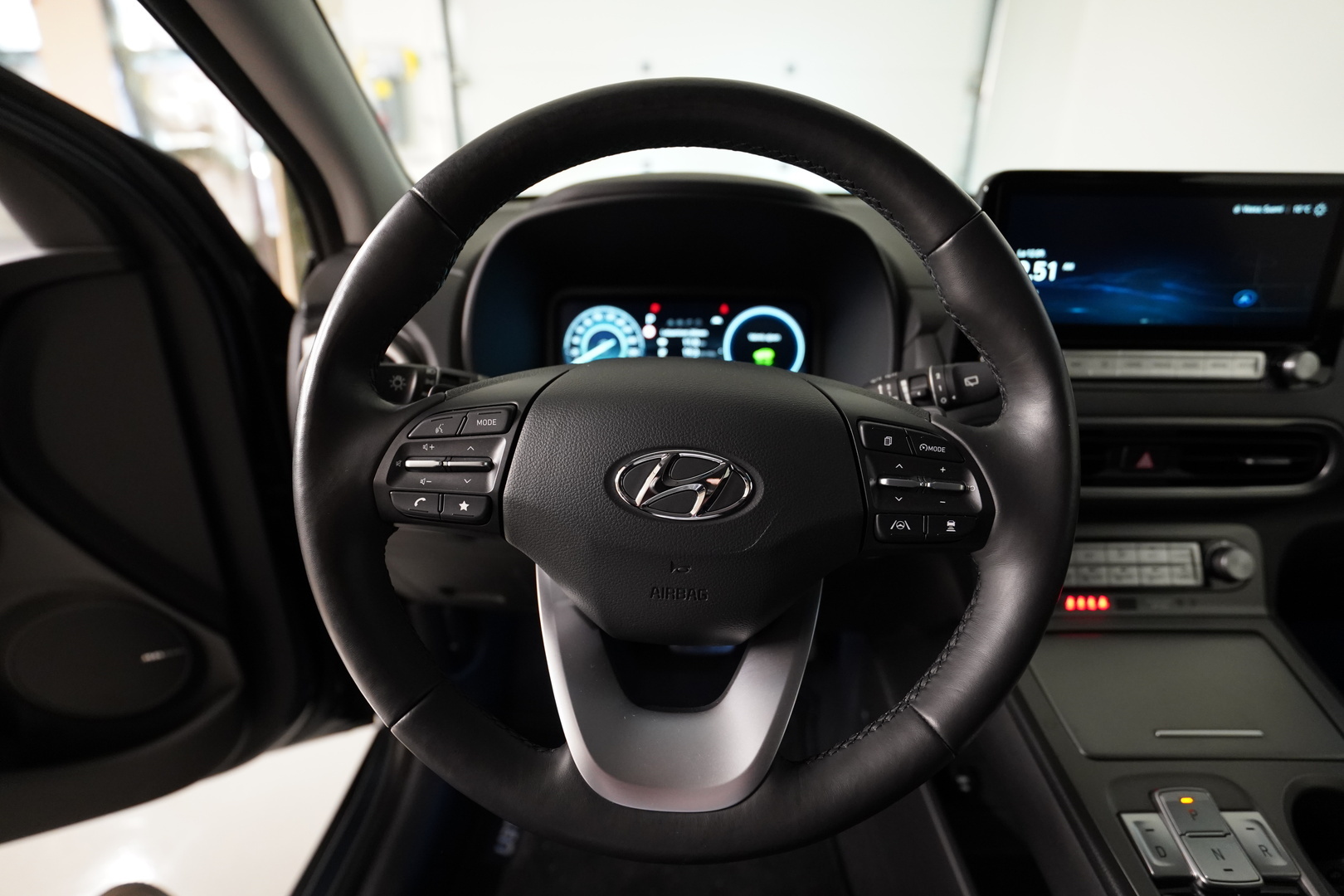 HYUNDAI KONA 10