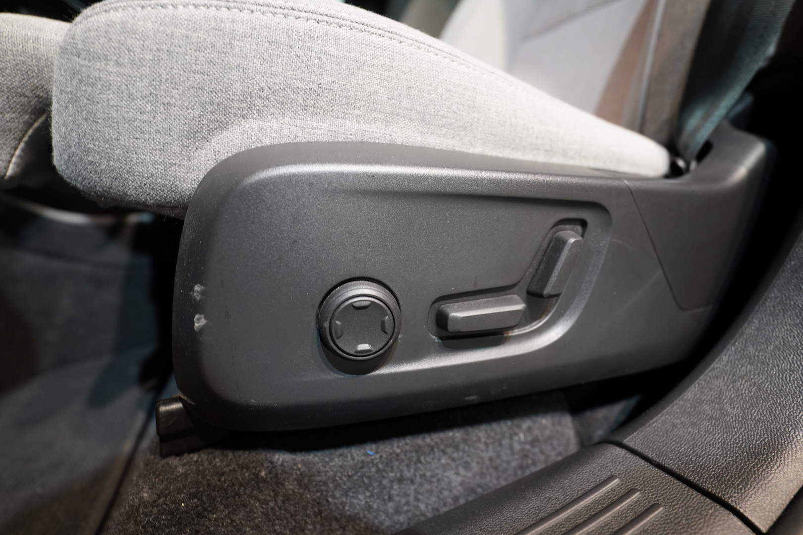VOLVO C40 13