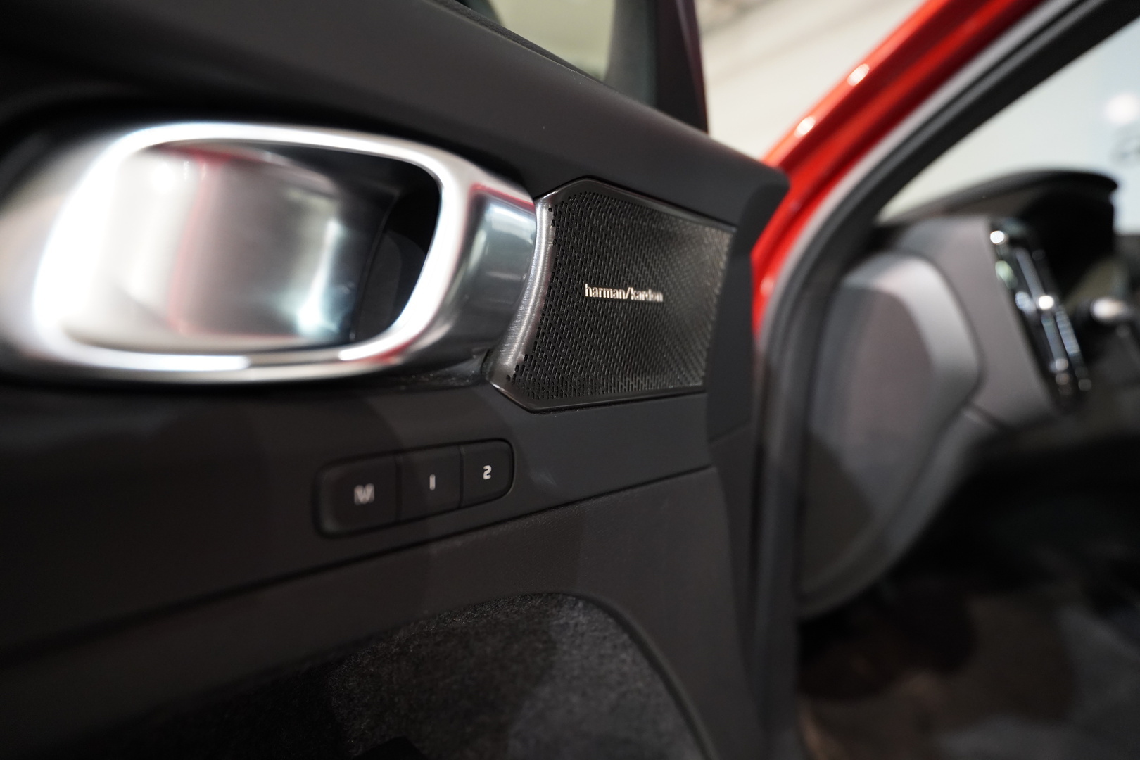 VOLVO C40 14