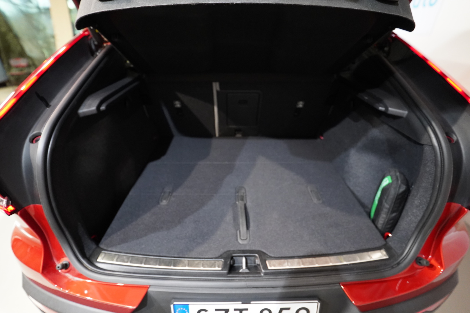 VOLVO C40 21