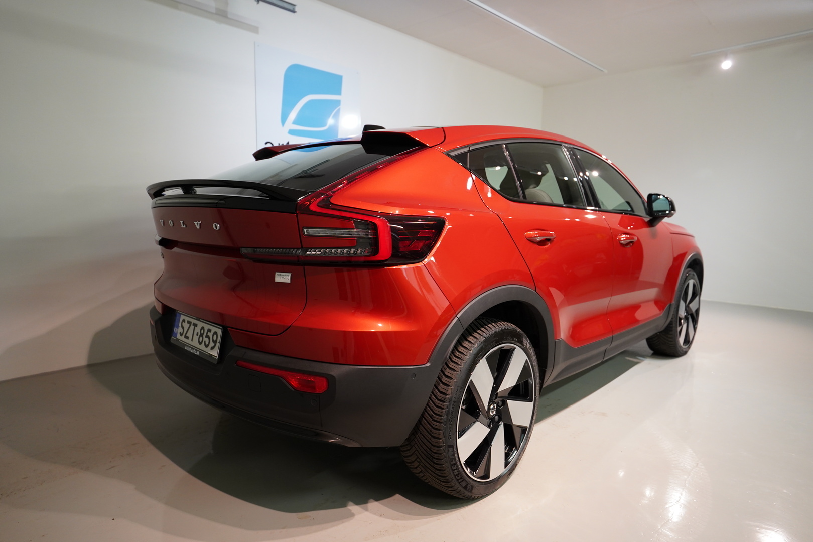 VOLVO C40 4
