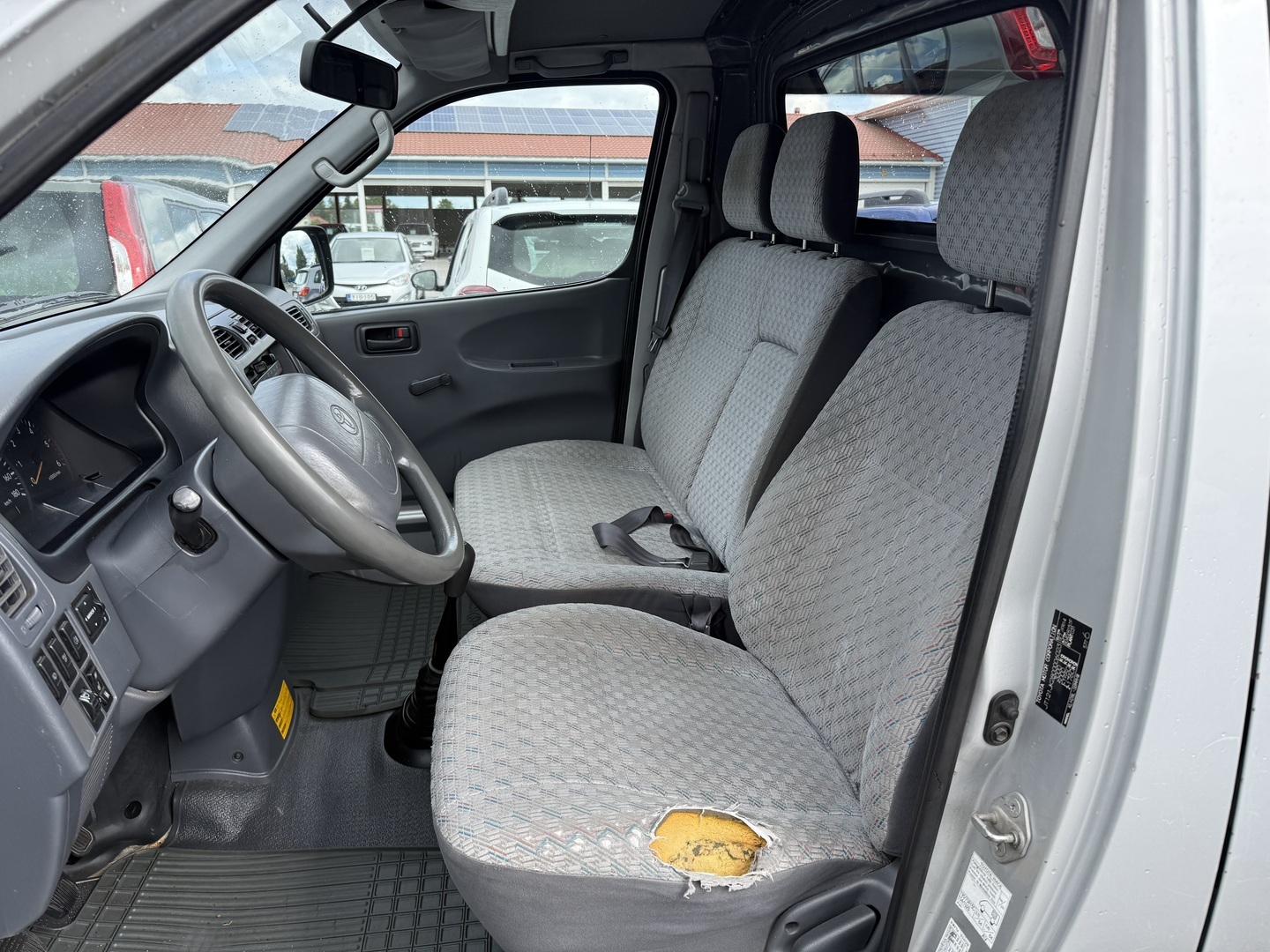 TOYOTA Hiace 5