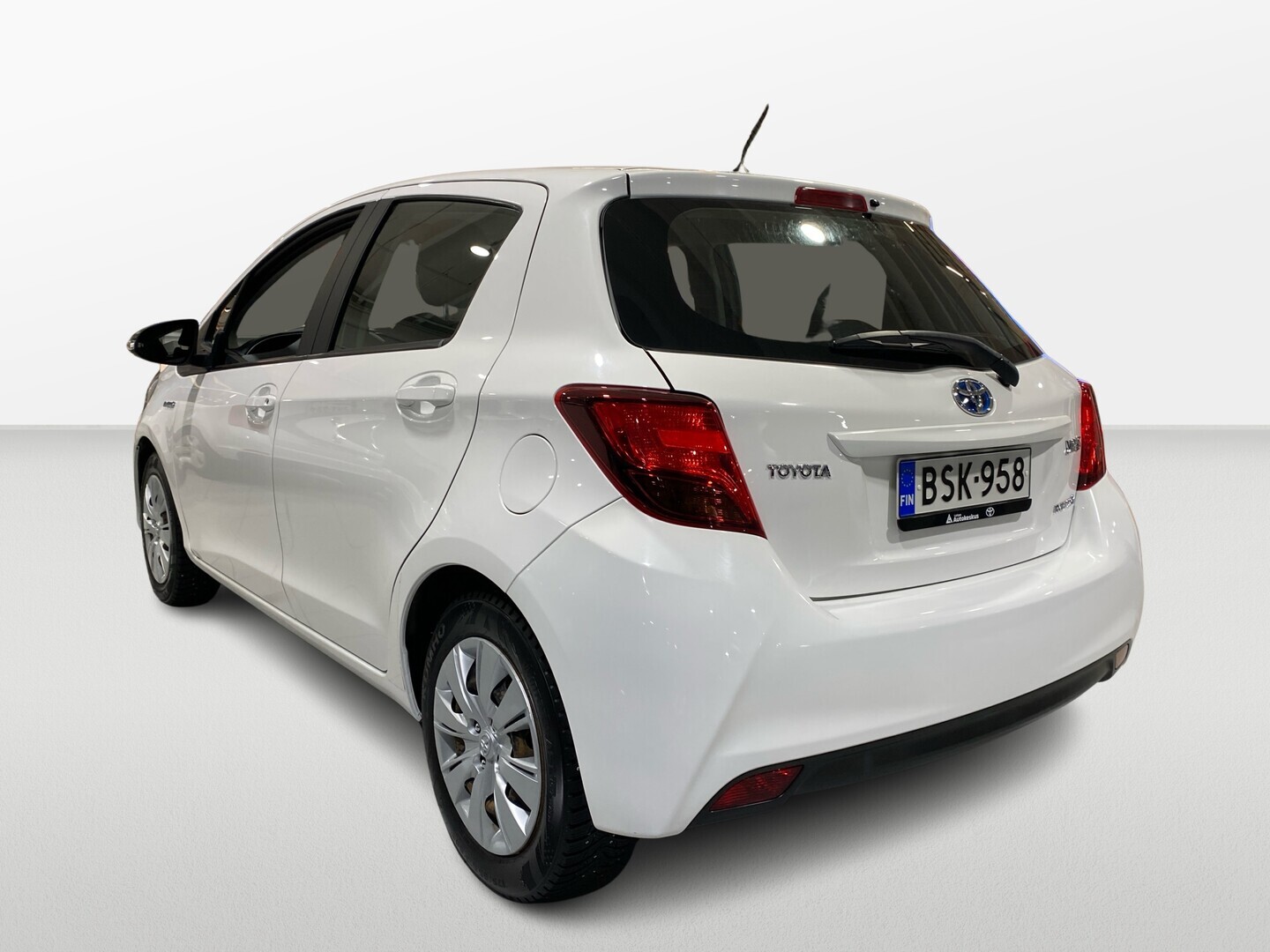 TOYOTA Yaris 2015