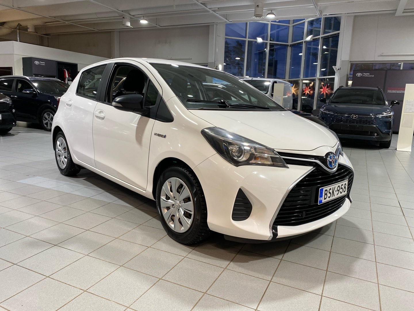 TOYOTA Yaris 2015