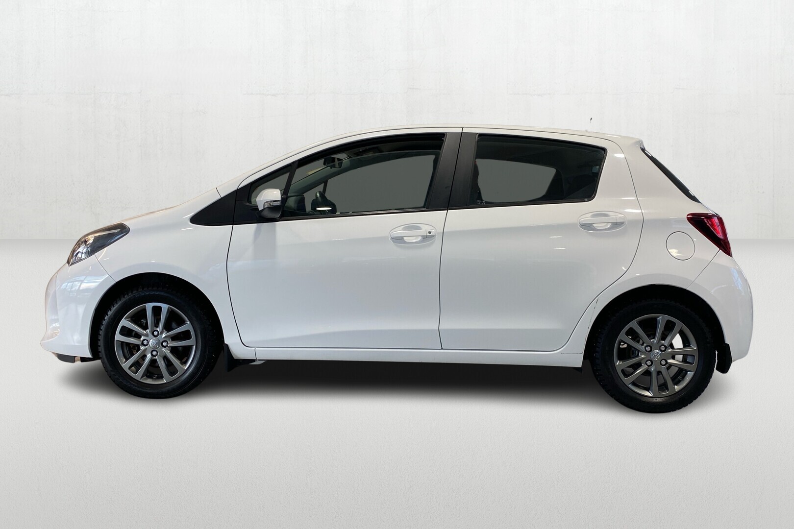TOYOTA Yaris 2015