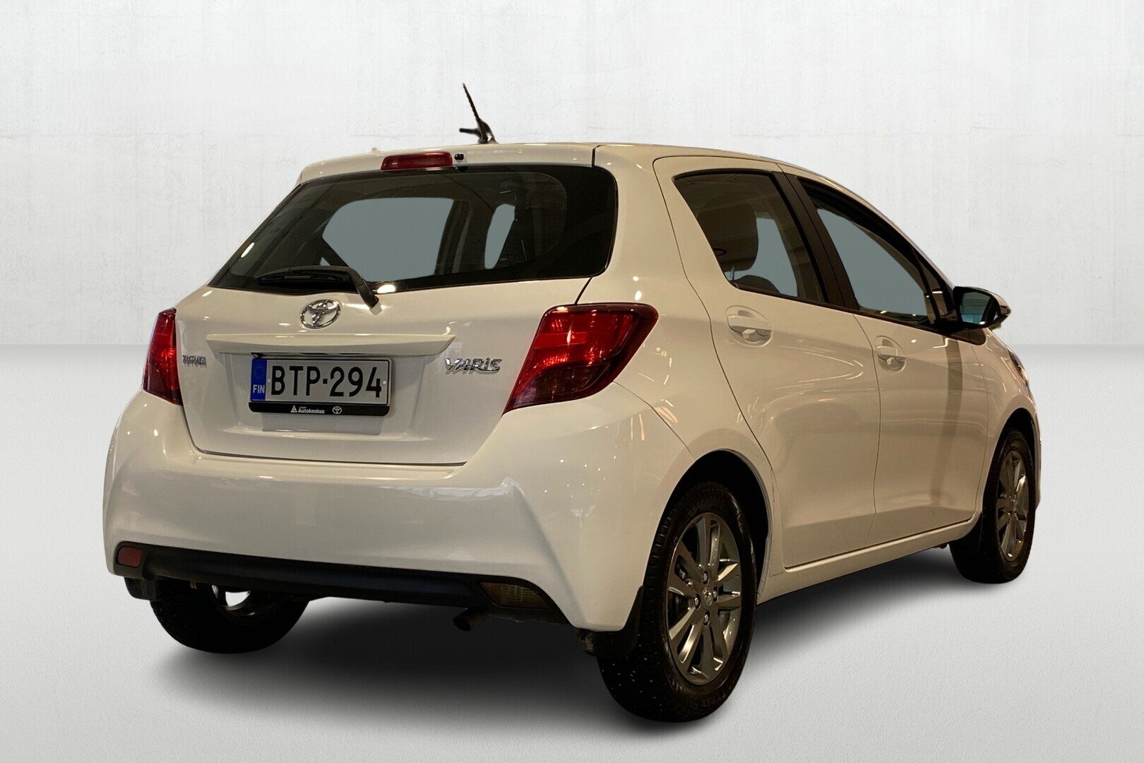 TOYOTA Yaris 2015