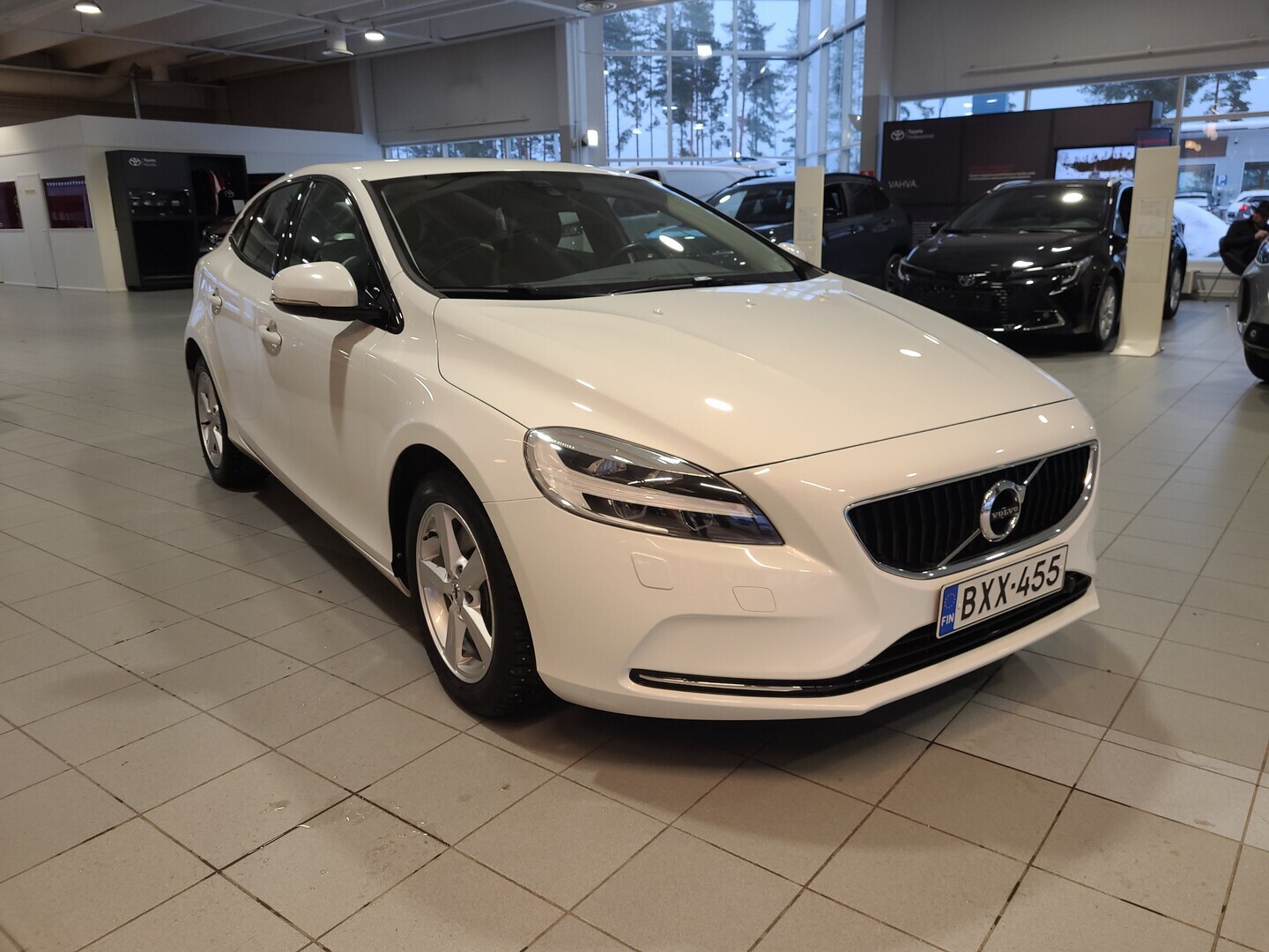 VOLVO V40 2019